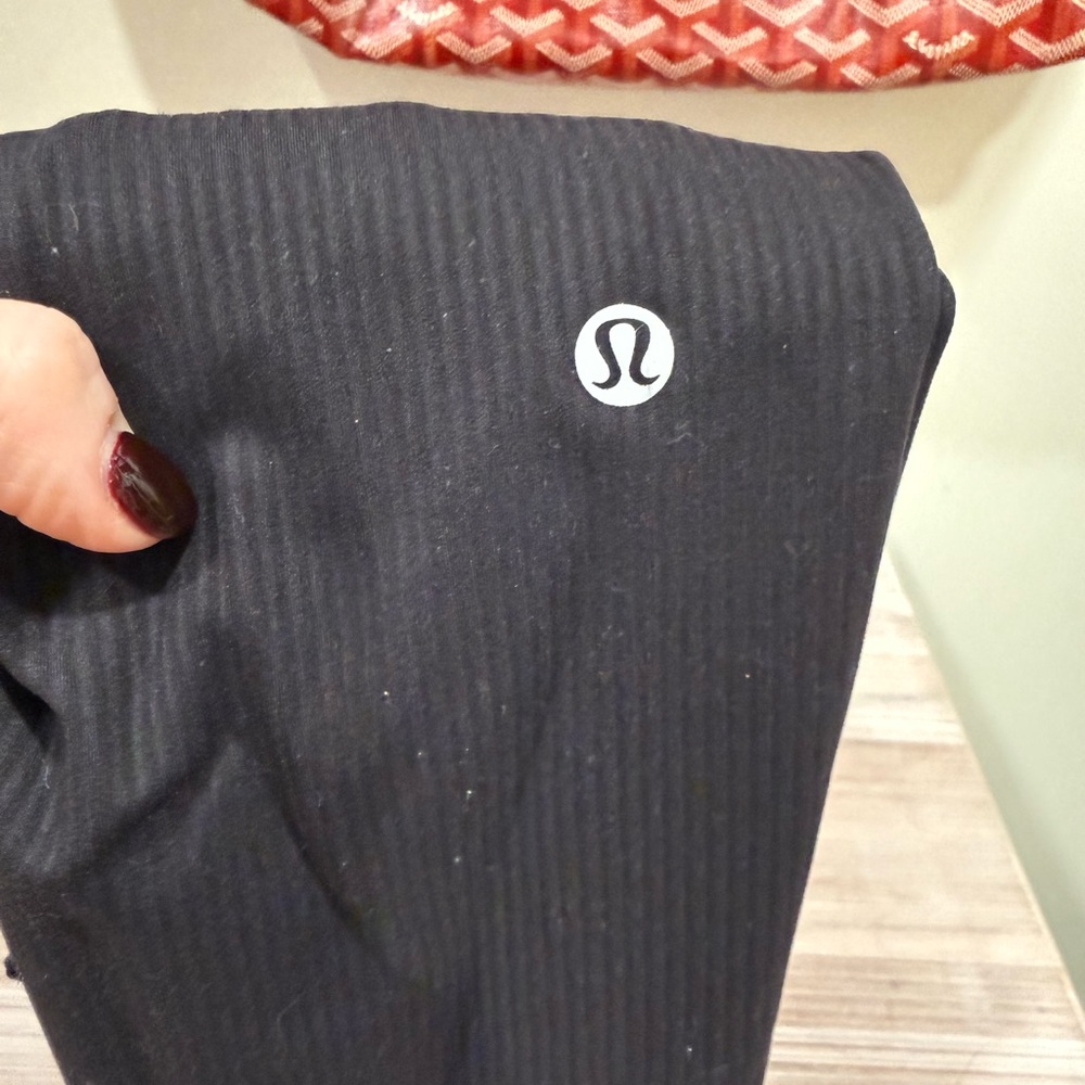 Lululemon Black Wunder Train High-Rise Ribbed Leggings tight 25” size 6 - Picture 3 of 5